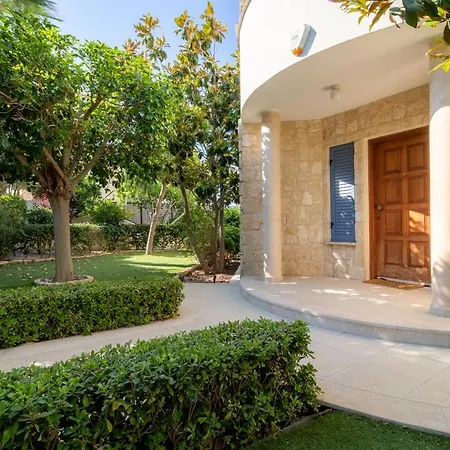 Rafaella In Latchi With Private Garden וילה