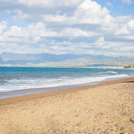 Rafaella In Latchi With Private Garden Vilă