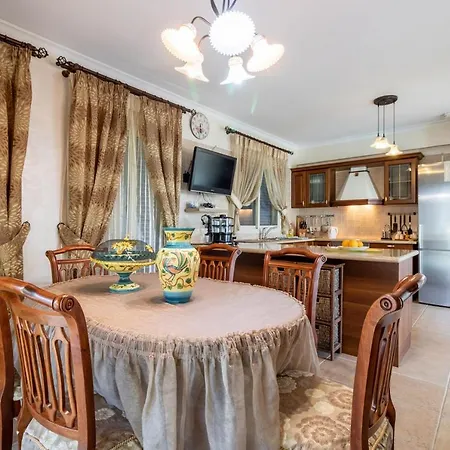 Rafaella In Latchi With Private Garden Polis